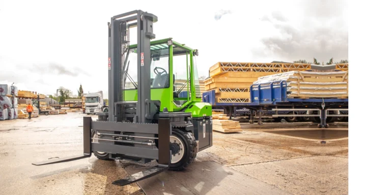 Combi-CB70E forklift is working, lifting wood_ Combilift GIS Expo Award